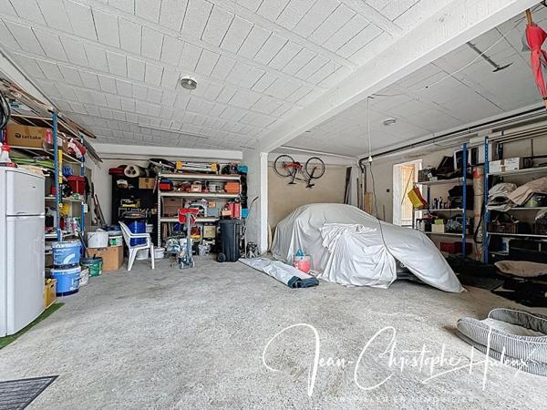 Maison  de ville atypique avec grand garage et extérieur