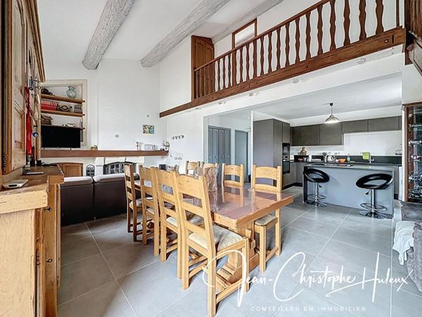 Maison  de ville atypique avec grand garage et extérieur