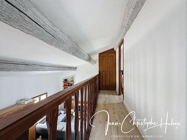 Maison  de ville atypique avec grand garage et extérieur