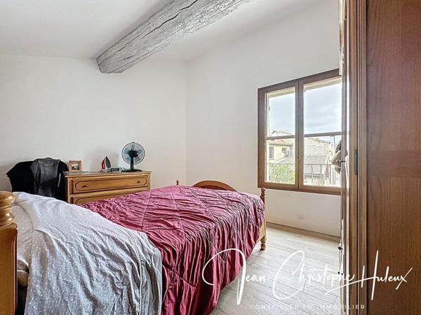 Maison  de ville atypique avec grand garage et extérieur