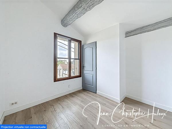 Maison  de ville atypique avec grand garage et extérieur