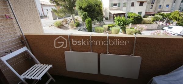 À vendre – Appartement à Saint-Pierre-la-Mer 
Charmant T1 meublé de 27 m² idéalement situé, parfait pour les vacances ou un investissement locatif 
✨ 1 chambre
✨ 4 couchages
✨ Salle d’eau
✨ Climatisation réversible 
✨ Petit balcon
✨ Place de parking privée
✨ Petite copropriété 45€ /mois
📍À quelques minutes de la plage et des commerces.
💰 Prix : 106 000 € FAI
📩 Contactez-moi en privé pour plus d’informations ou une visite.
Tel 0610717596.