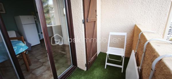 À vendre – Appartement à Saint-Pierre-la-Mer 
Charmant T1 meublé de 27 m² idéalement situé, parfait pour les vacances ou un investissement locatif 
✨ 1 chambre
✨ 4 couchages
✨ Salle d’eau
✨ Climatisation réversible 
✨ Petit balcon
✨ Place de parking privée
✨ Petite copropriété 45€ /mois
📍À quelques minutes de la plage et des commerces.
💰 Prix : 106 000 € FAI
📩 Contactez-moi en privé pour plus d’informations ou une visite.
Tel 0610717596.