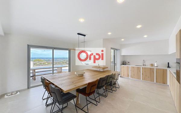 Maison à vendre    8 pièces •  Porto-Vecchio