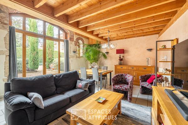 Bâtisse de charme avec jardin et terrasse – Anciennes écuries du XIXe siècle