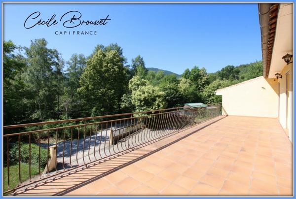 Belle villa de 2002 avec grand terrain et grand garage  SAINT LAURENT DE CERDANS (66)