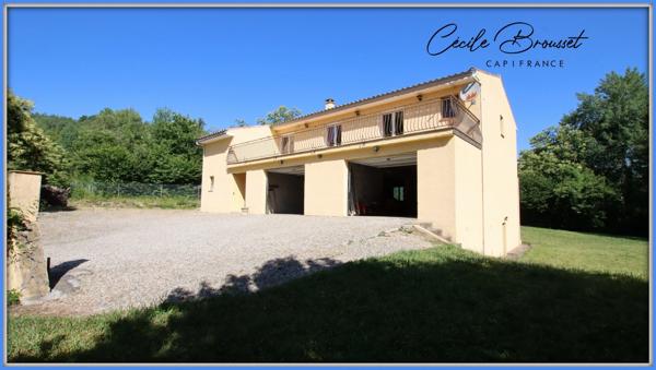 Belle villa de 2002 avec grand terrain et grand garage  SAINT LAURENT DE CERDANS (66)