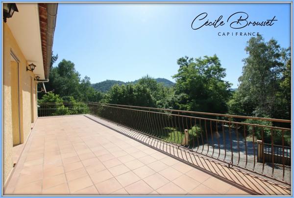 Belle villa de 2002 avec grand terrain et grand garage  SAINT LAURENT DE CERDANS (66)