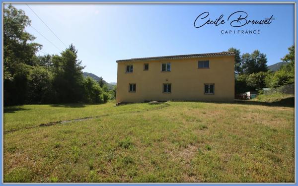 Belle villa de 2002 avec grand terrain et grand garage  SAINT LAURENT DE CERDANS (66)