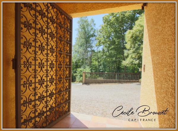 Belle villa de 2002 avec grand terrain et grand garage  SAINT LAURENT DE CERDANS (66)