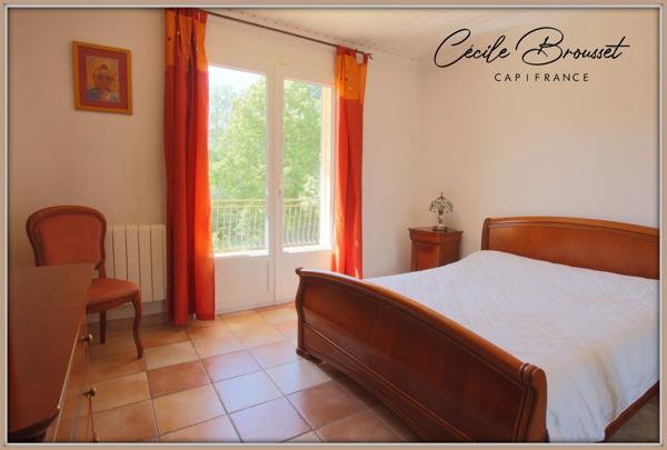 Belle villa de 2002 avec grand terrain et grand garage  SAINT LAURENT DE CERDANS (66)