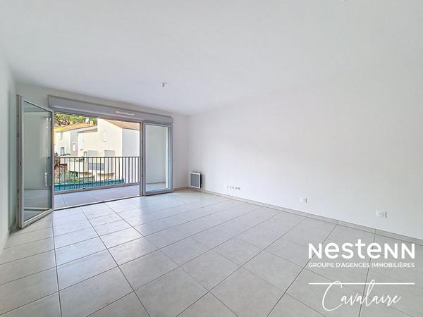 A 900 mètres de la plage de BONPORTEAU, appartement de type 2 pièces de 45 m² avec terrasse et stationnement couvert et privatif