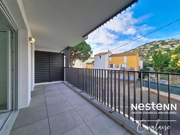 A 900 mètres de la plage de BONPORTEAU, appartement de type 2 pièces de 45 m² avec terrasse et stationnement couvert et privatif