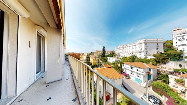 NICE - FLEURS / F. GROSSO : MAGNIFIQUE 2 PIÈCES AVEC TERRASSE EN DERNIER ÉTAGE