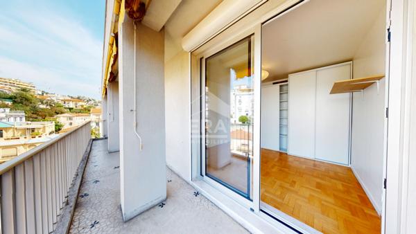 NICE - FLEURS / F. GROSSO : MAGNIFIQUE 2 PIÈCES AVEC TERRASSE EN DERNIER ÉTAGE