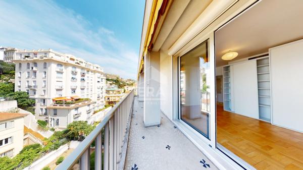 NICE - FLEURS / F. GROSSO : MAGNIFIQUE 2 PIÈCES AVEC TERRASSE EN DERNIER ÉTAGE