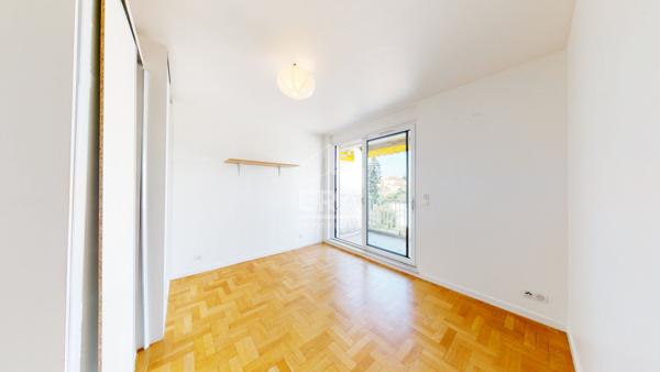 NICE - FLEURS / F. GROSSO : MAGNIFIQUE 2 PIÈCES AVEC TERRASSE EN DERNIER ÉTAGE