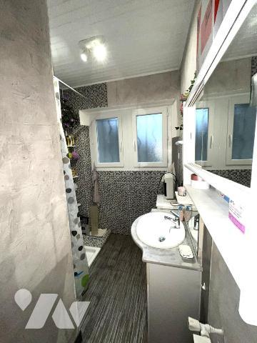 Jolie villa de plain-pied sur terrain plat de 755 m² proche commerces