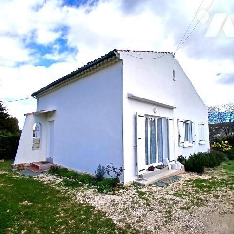 Jolie villa de plain-pied sur terrain plat de 755 m² proche commerces