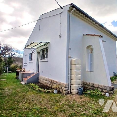 Jolie villa de plain-pied sur terrain plat de 755 m² proche commerces