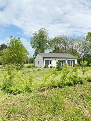 MAISON NEUVE AVEC GARAGES ET JARDIN