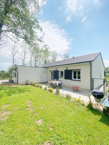 MAISON NEUVE AVEC GARAGES ET JARDIN