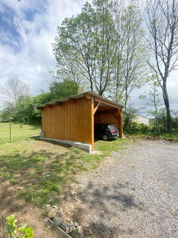 MAISON NEUVE AVEC GARAGES ET JARDIN