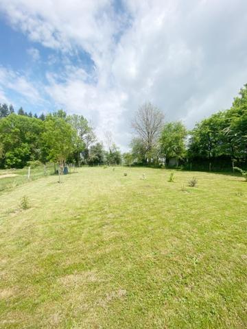MAISON NEUVE AVEC GARAGES ET JARDIN