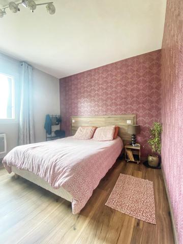 MAISON NEUVE AVEC GARAGES ET JARDIN