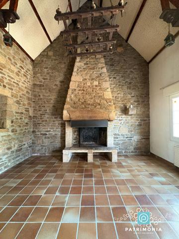 56520 GUIDEL Maison de caractère en pierre à Guidel - 4 chambres