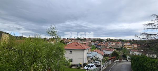 Sayat (63530) Sayat (63530) Maison de 130 m² avec T1 indépendant.