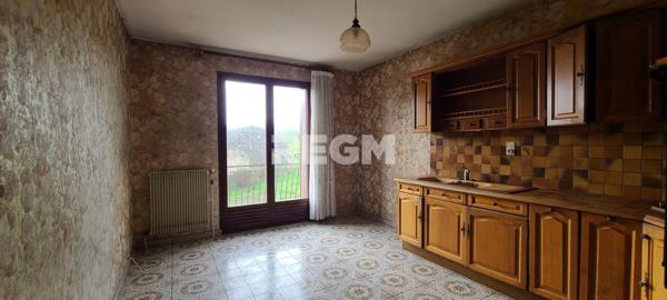 Sayat (63530) Sayat (63530) Maison de 130 m² avec T1 indépendant.