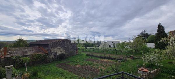 Sayat (63530) Sayat (63530) Maison de 130 m² avec T1 indépendant.