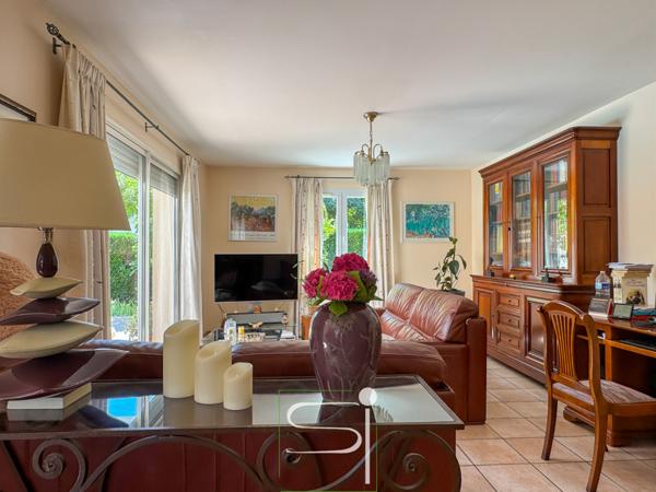 Villa 5 pièce(s) 3 chambre(s) 145 m²