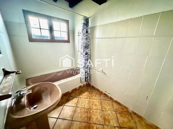 MURET - Maison T5 avec piscine sur terrain de 2490 m2, idéalement située.