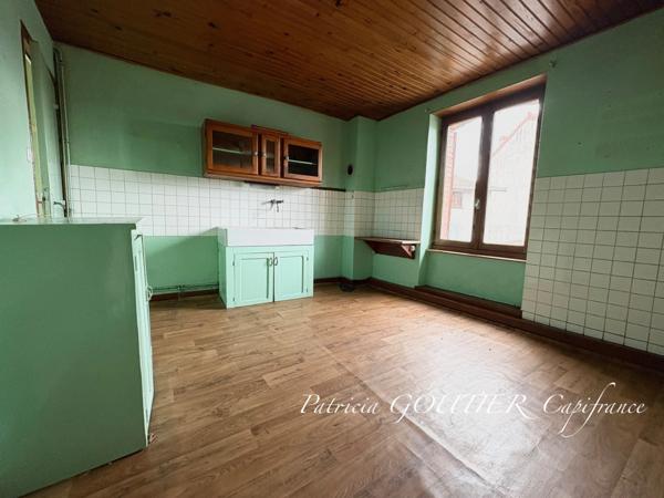 Proche de NOIRETABLE à vendre APPARTEMENT de 68 M2 avec petit terrain non attenant