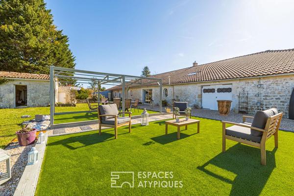 Charentaise de caractère aux espaces généreux et multiples possibilités