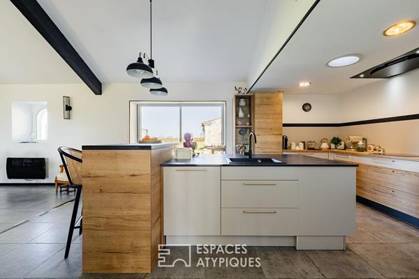 Charentaise de caractère aux espaces généreux et multiples possibilités