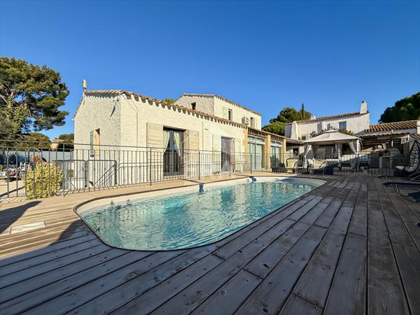 LES PENNES MIRABEAU - Maison T6 R+1 sur une parcelle de 1048m2 avec piscine et garage