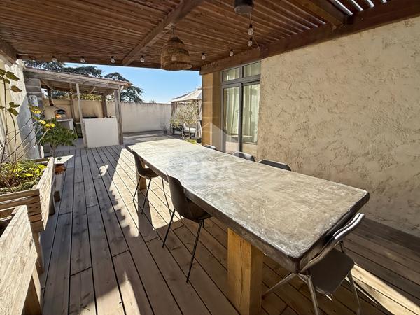 LES PENNES MIRABEAU - Maison T6 R+1 sur une parcelle de 1048m2 avec piscine et garage