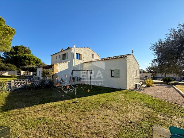 LES PENNES MIRABEAU - Maison T6 R+1 sur une parcelle de 1048m2 avec piscine et garage