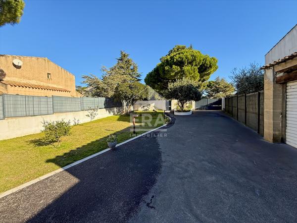 LES PENNES MIRABEAU - Maison T6 R+1 sur une parcelle de 1048m2 avec piscine et garage