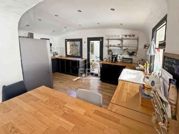 LES PENNES MIRABEAU - Maison T6 R+1 sur une parcelle de 1048m2 avec piscine et garage