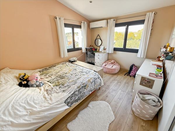 LES PENNES MIRABEAU - Maison T6 R+1 sur une parcelle de 1048m2 avec piscine et garage