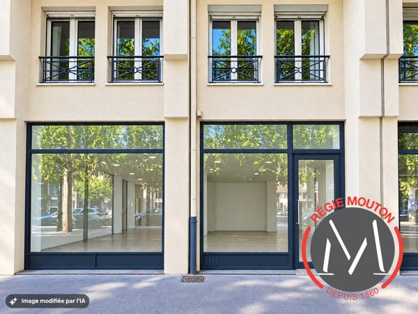LOCATION LOCAL COMMERCIAL 94m2 - 69003 - Place Guichard