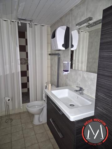 LOCATION LOCAL COMMERCIAL 94m2 - 69003 - Place Guichard