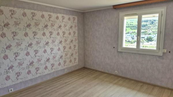 Maison d'habitation avec garages et terrain