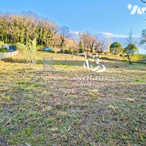 TRES BEAU TERRAIN A BATIR DE 900 M²