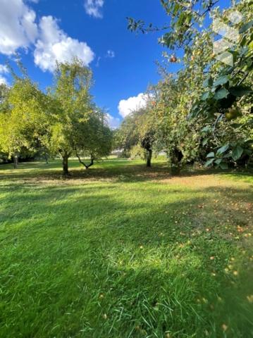 Un terrain à bâtir, situé sur la commune de SERAUCOURT-LE-GRAND (02790).