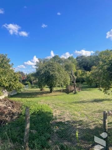 Un terrain à bâtir, situé sur la commune de SERAUCOURT-LE-GRAND (02790).